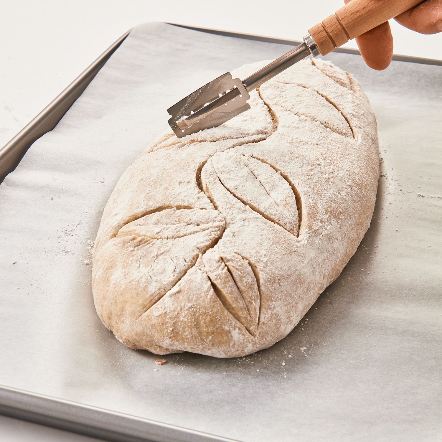 Laib & Seele Bäckermesser Teigmesser Brot einschneiden Teigritzmesser Bäcker Klinge Brotmuster mit Holzgriff 5 Klingen und Schutzhülle